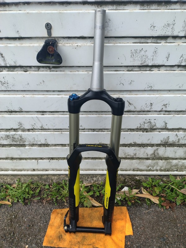 Rockshox Revelation RC3 Solo Air fork 150mm 26in Tapered steerer 20mm axle