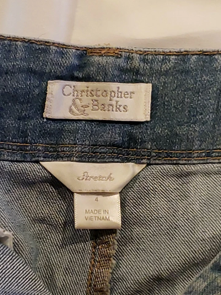Bermuda jeans stretch feminina Christopher & Banks lavagem leve jeans tamanho 4 - Imagem 2 de 3