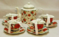 Eileen's Reserve by New Anchor Holiday Poinsettia Teapot / 4 Cups & Saucers New