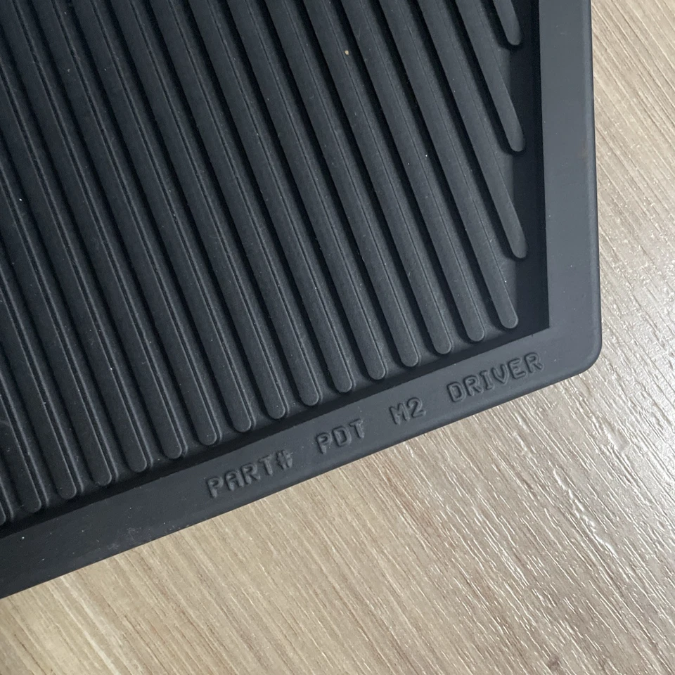 Freightliner Business Class M2 OEM Black Rubber Floor Mats 2Pc Cab W/Logo 2003 + — 第 4/4 张图片