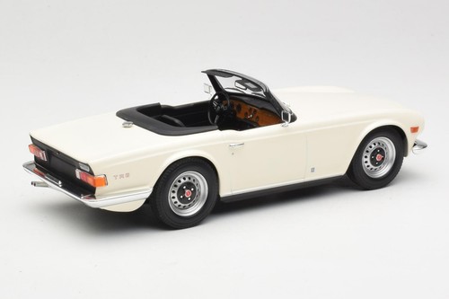 155132035 Triumph TR6 PI LHD White Minichamps 1/18 - Foto 2 di 6