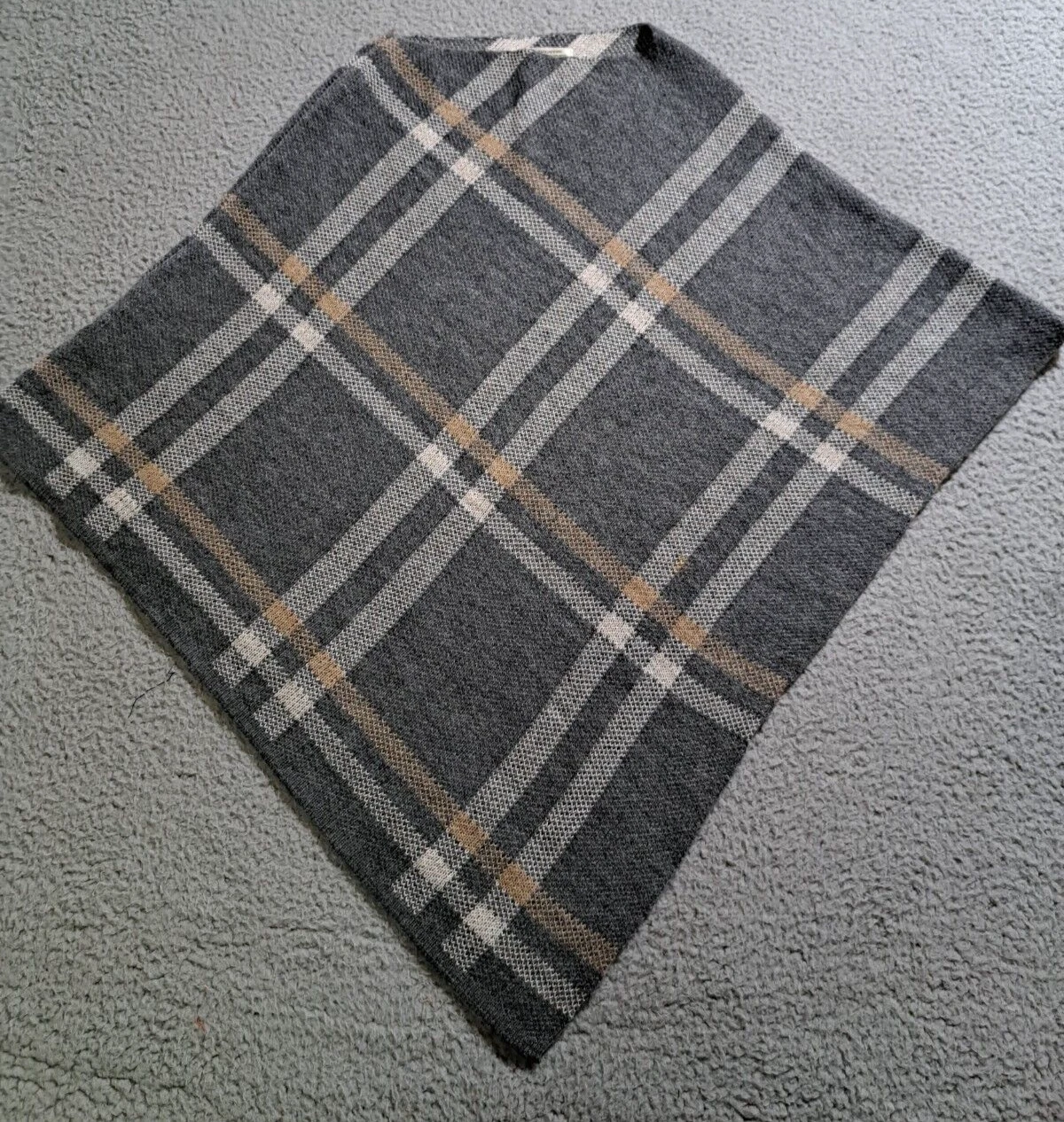 NARDI & TAGLIAFERRI Women`s Gray Plaid Wool Blend Poncho / Size One Size