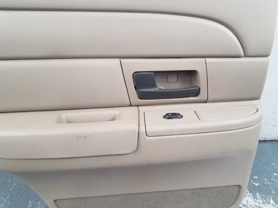 Panel de puerta trasera izquierda Grand Marquis/Corwn Vic Victoria 2005 #9031 G3 Foto 3 de 4