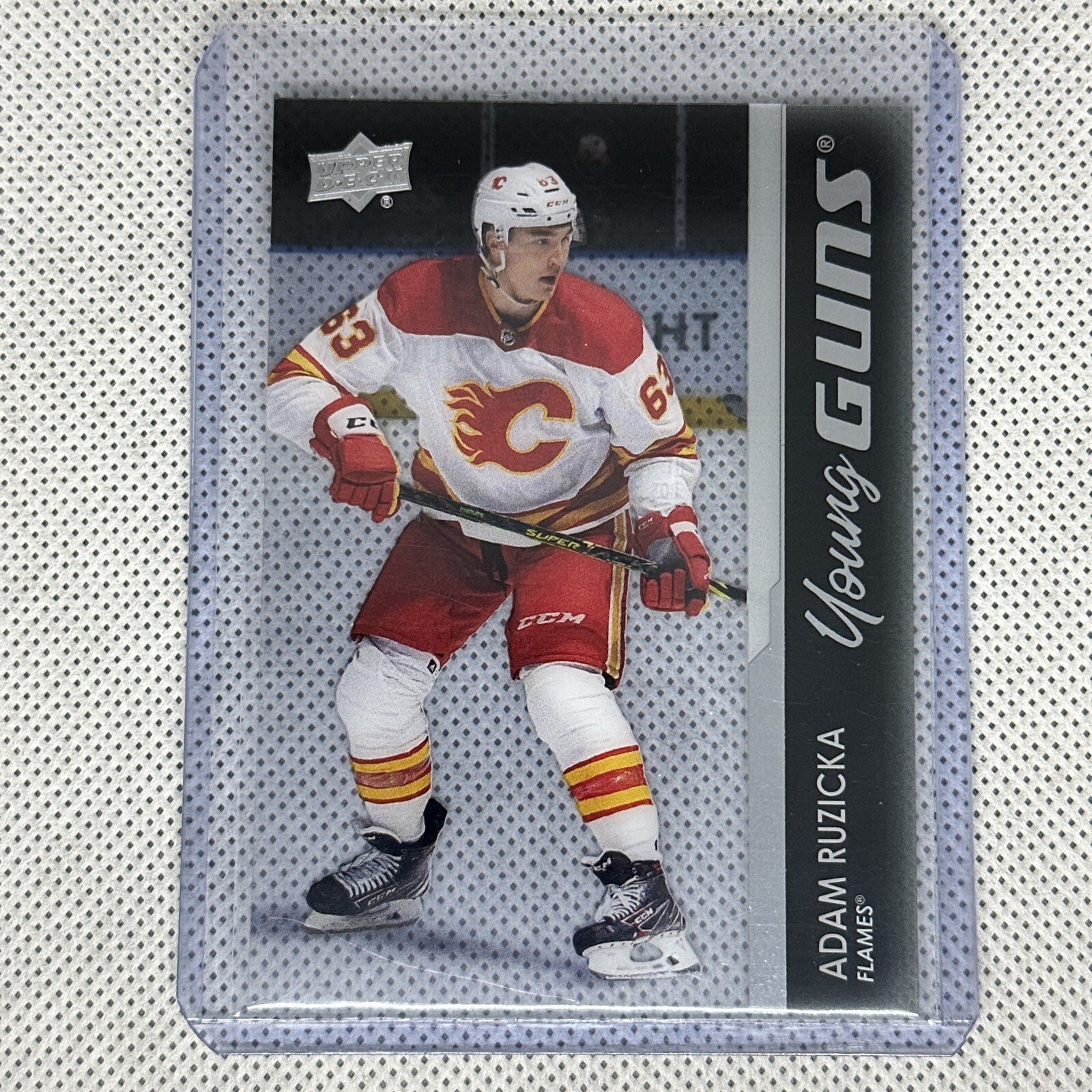 2021-22 UPPER DECK CLEAR CUT YOUNG GUNS ADAM RUZICKA ROOKIE CALGARY FLAMES #465