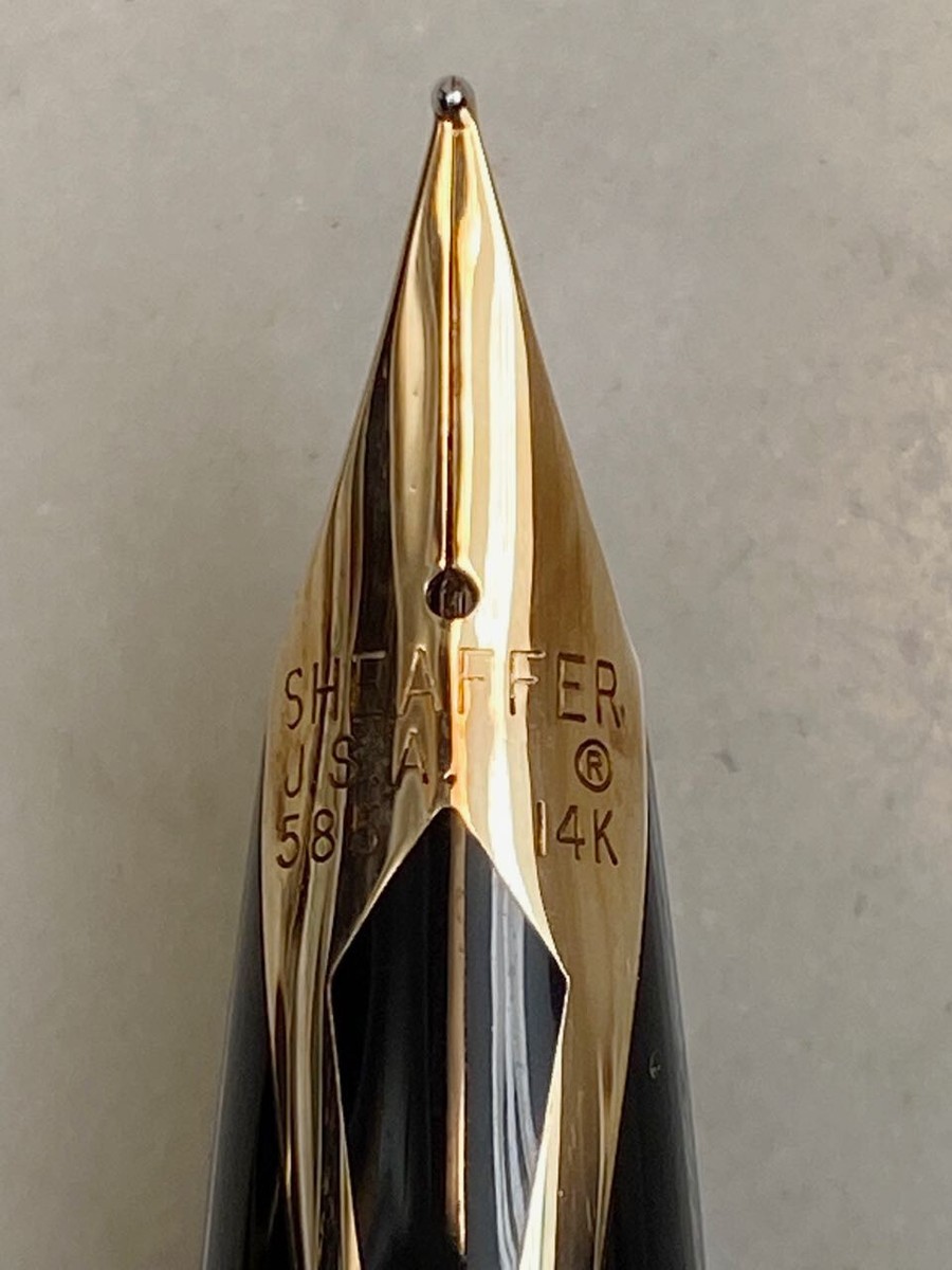 Vintage SHEAFFER Targa Fountain Pen. 585 14K Nib USA White