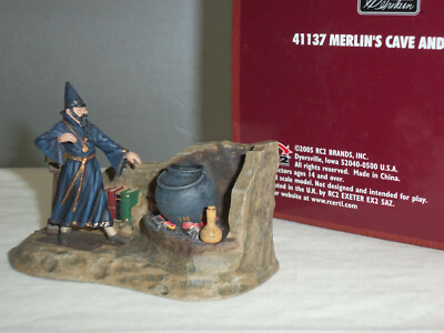 BRITAINS 41137 KING ARTHUR + ROUND TABLE MERLIN WIZARD CAVE + METAL FIGURE SET