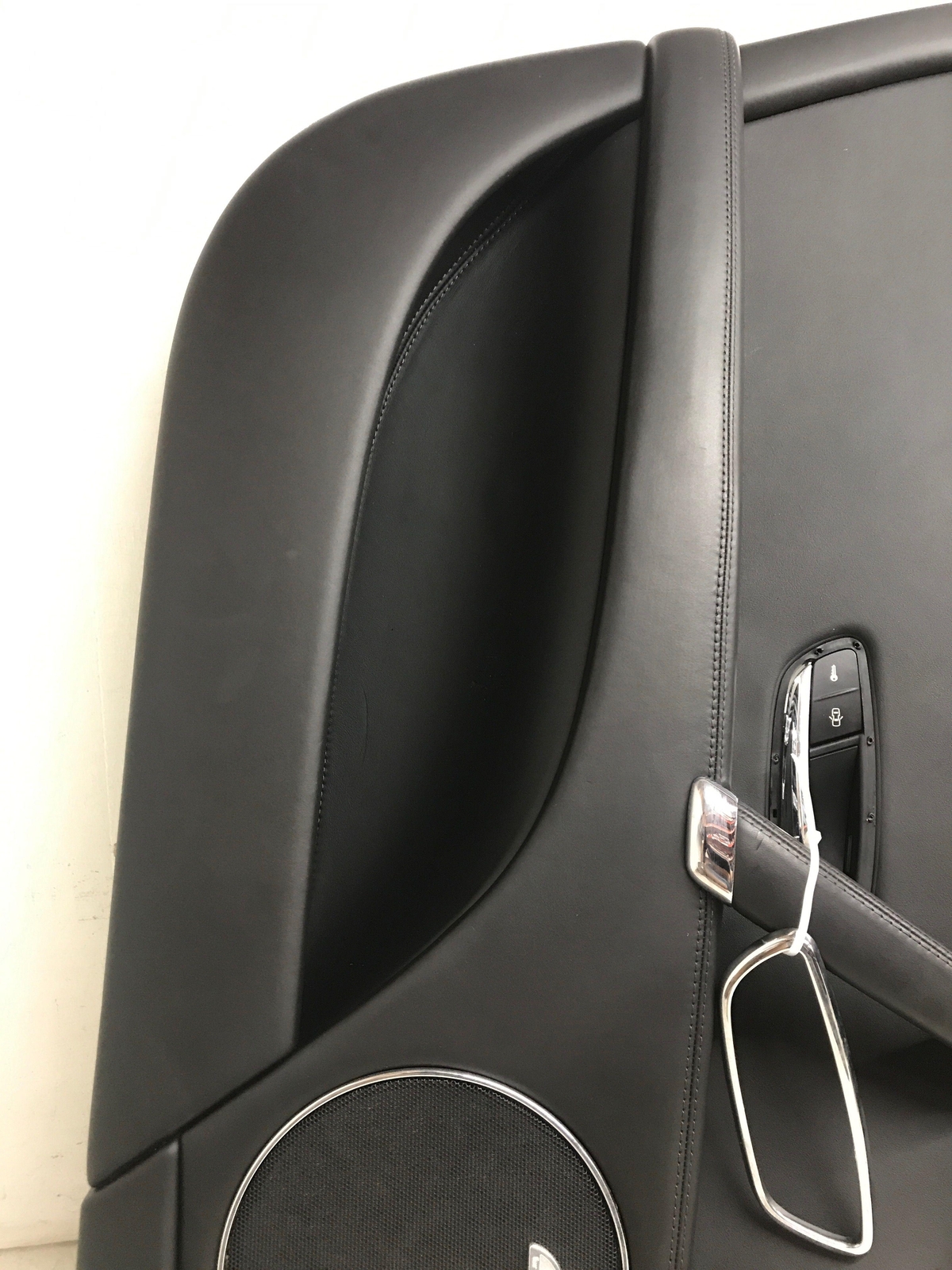 2013-2019 BENTLEY FLYING SPUR FRONT LEFT INNER DOOR PANEL *BROKEN HANDLE COVER*