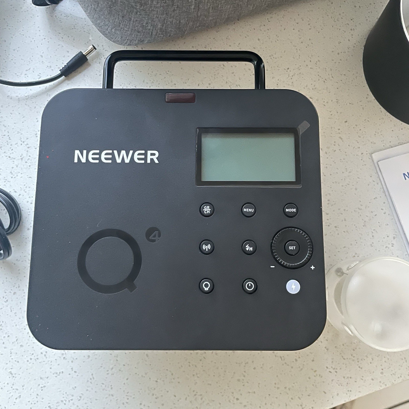 NOT WORKING NEEWER Q4 400Ws 2.4G TTL Flash HSS Strobe Light Monolight With Case