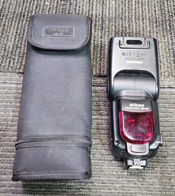 Nikon SB-900 Speedlight High-Performance, Professional Shoe-Mount Flash + Case