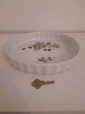 Vintage Oven-to-Tableware Pie Dish – Floral Blackcurrant & Green Leaves