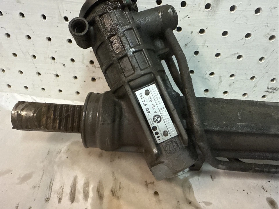 Оригинальная стойка и шестерня гидроусилителя руля полного привода 01–05 BMW E46 325XI 330XI - Изображение 2 из 4