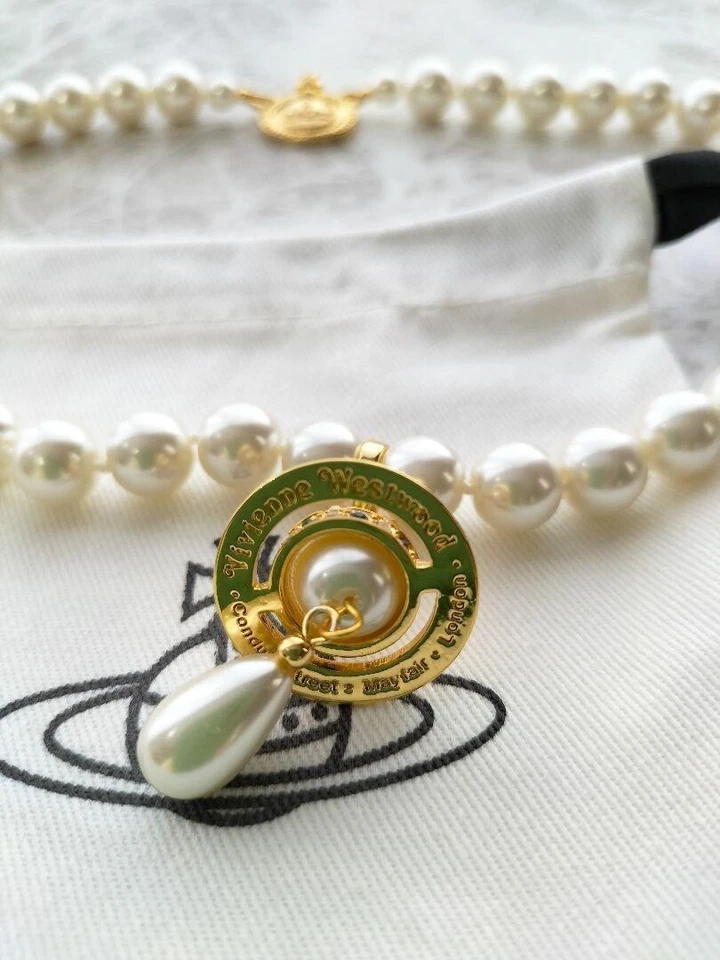 Cadena gargantilla collar oro gota perlas blancas Vivienne Westwood Foto 4 de 4