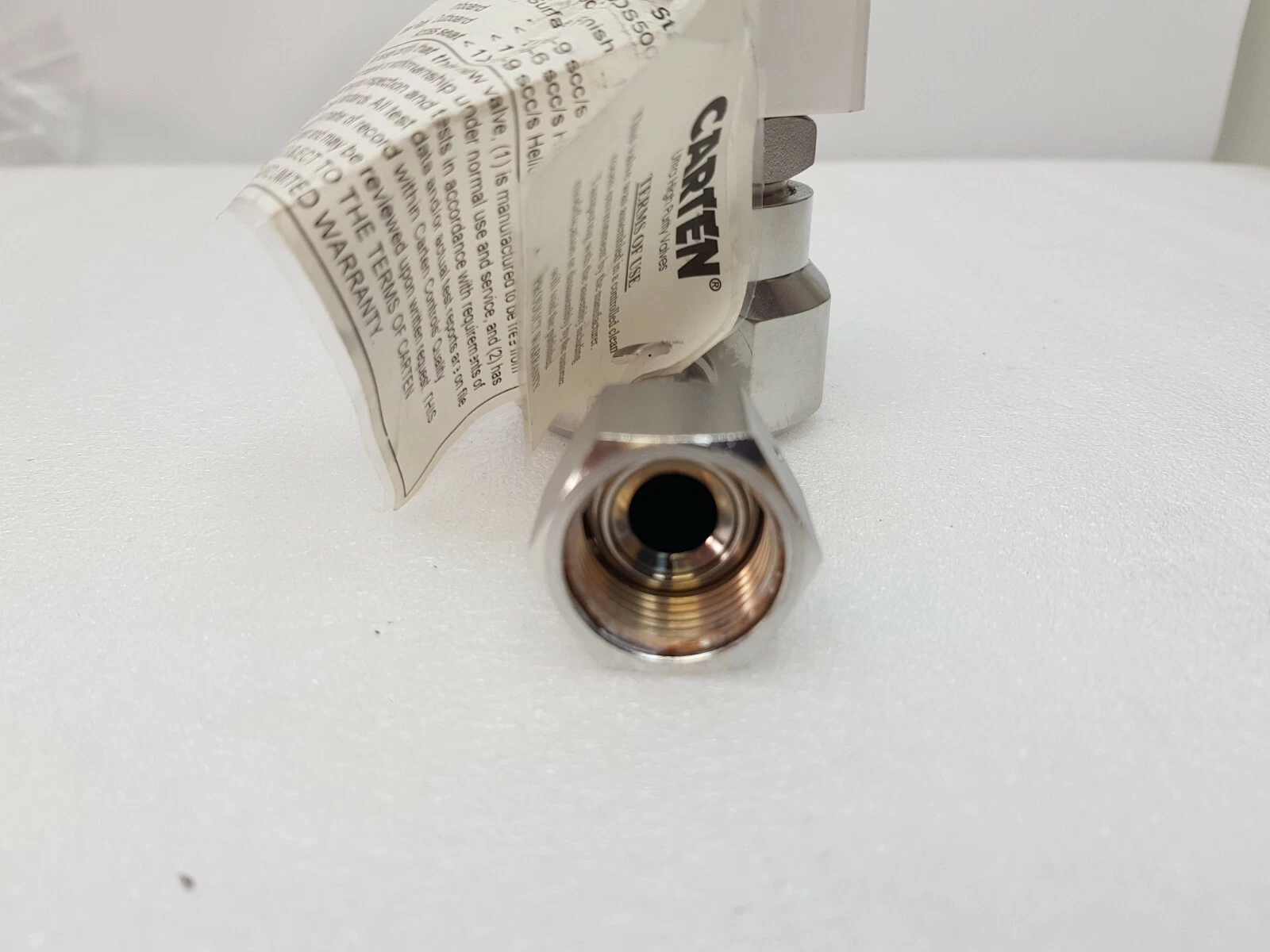 Female face-seal nut on the Carten SPDS 500 valve, in its bag