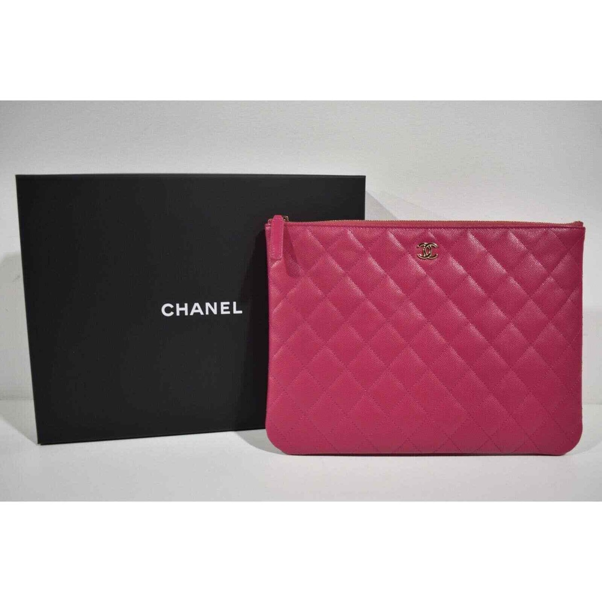 CHANEL オーケースポーチ/Fuchsia Calfskin Chanel 22A Fuchsia Pink Caviar Classic Gold CC Zipper Pouch