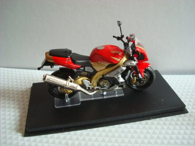 Aprilia TUONO Fighter 1000 Rot Gold -  Top Modell   1:24 - Bild 2 von 3