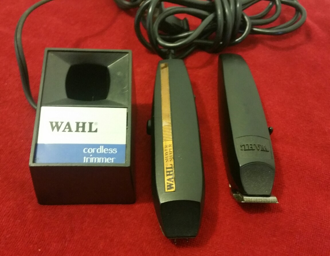 PROFESSIONAL PRE-OWNED TRIMMER  ((( 1 WORKING AND STOP CHARG