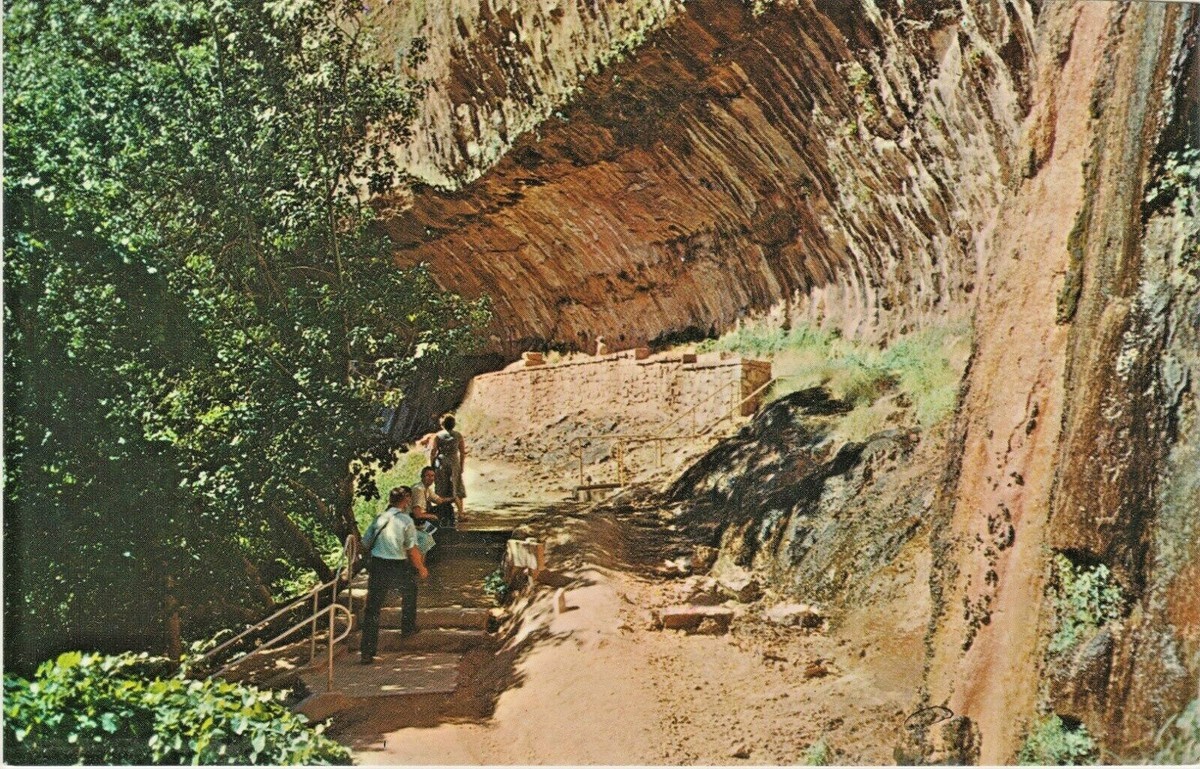 Weeping Rock and Trail at Zion National Park in Utah Water