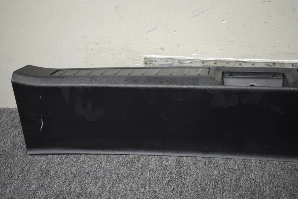 TESLA MODEL S REAR TRUNK LATCH SILL MOLDING FACTORY OEM - Изображение 2 из 4