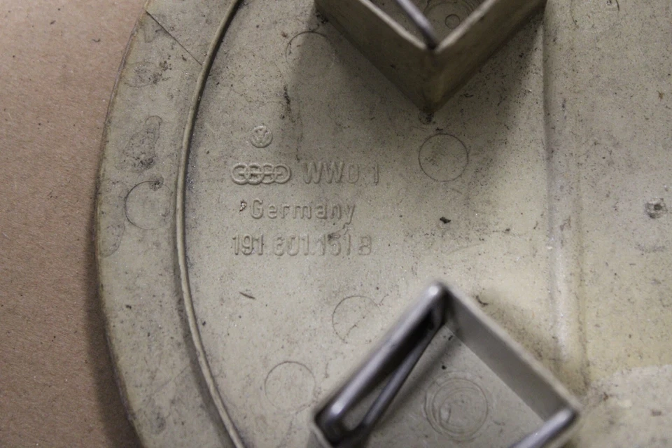 85-92 VW Cabriolet Golf Jetta Scirocco OEM Center Hub Cap 69652 13" 191601151B Foto 3 de 3