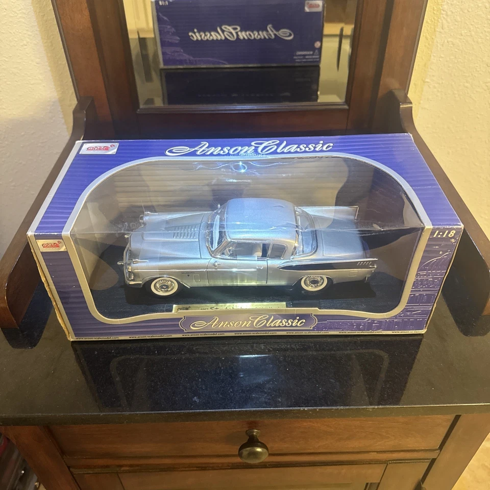 Vehículo Studebaker Golden Hawk 1957 plata colección Anson escala 1:18 NUEVO Foto 3 de 4
