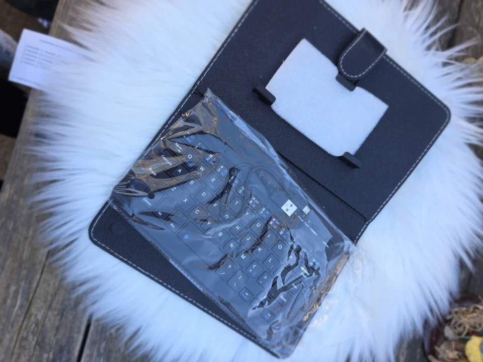 Bluetooth Keyboard, Wireless Keyboard + Bluetooth Keyboard Stand for iOS/Android - Image 2 of 4