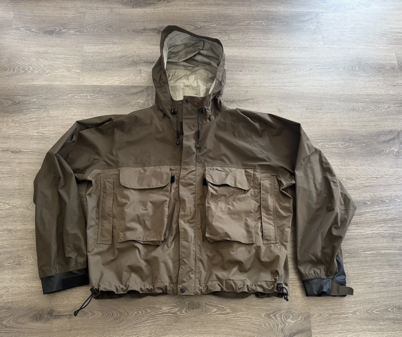 Vtg L.L.Bean WADING Fishing Hooded Jacket 2XL Green Two Pocket Tactical GORE TEX
Opens in a new wind
