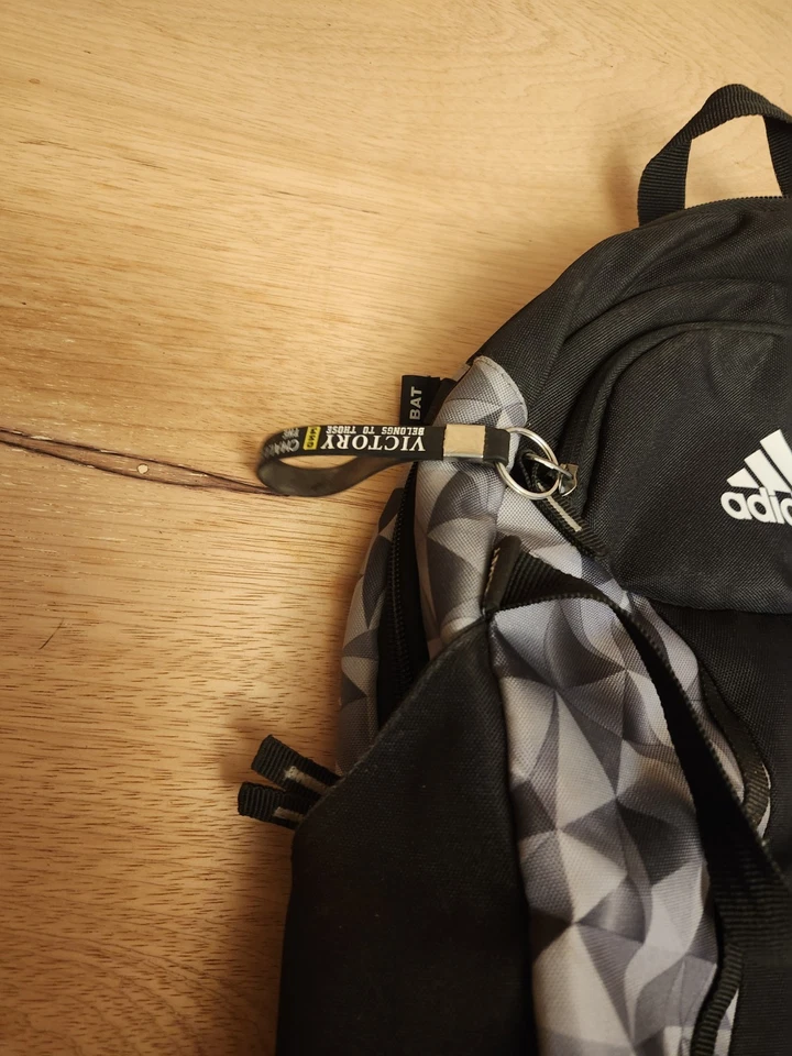 Adidas Softbol Mochila de Béisbol Negro Gris Geométrico Dos Bates Soporte Ajustable Foto 3 de 4