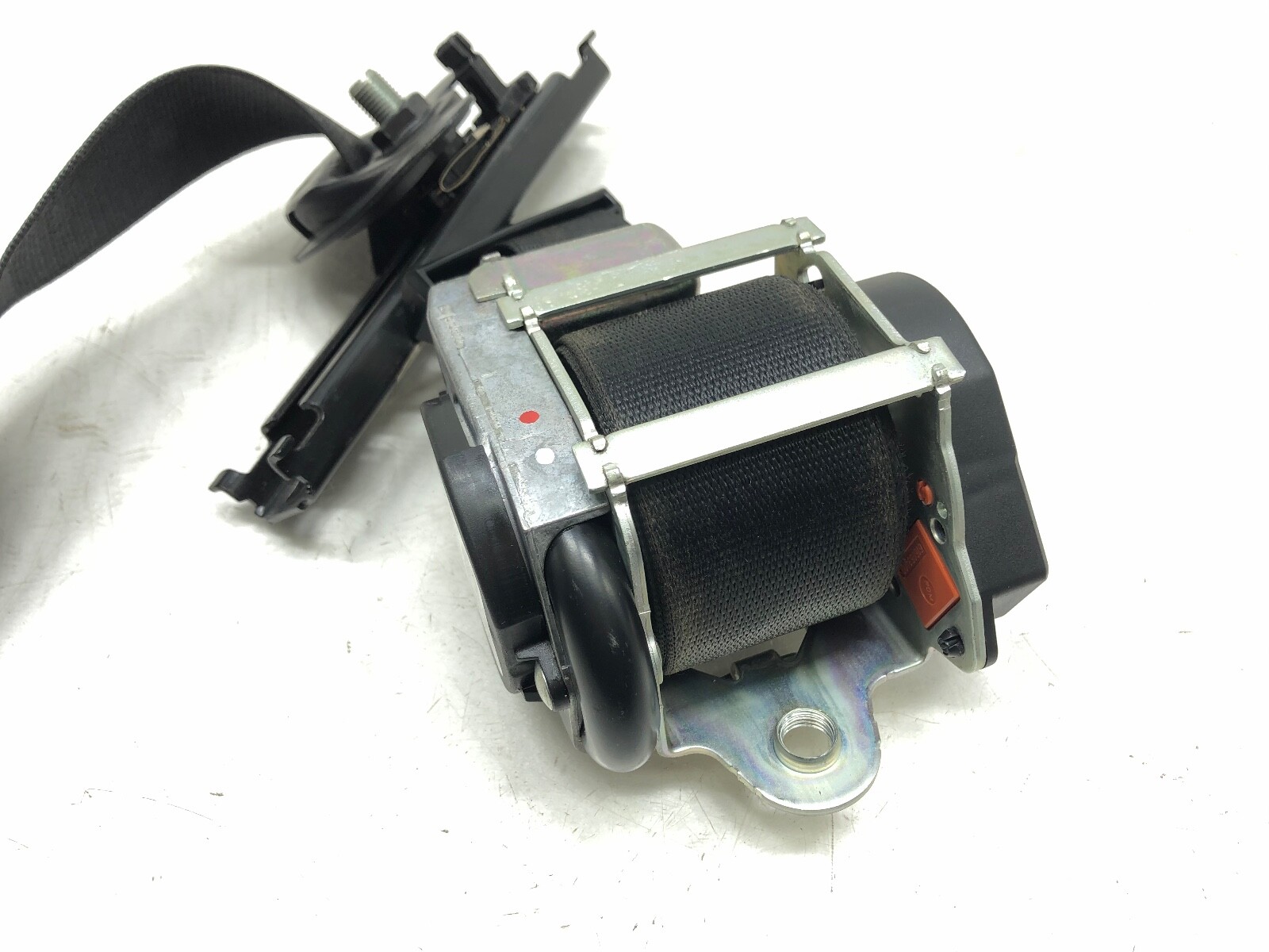 2014-2017 MASERATI GHIBLI RIGHT PASSENGER FRONT SEATBELT RETRACTOR OEM.