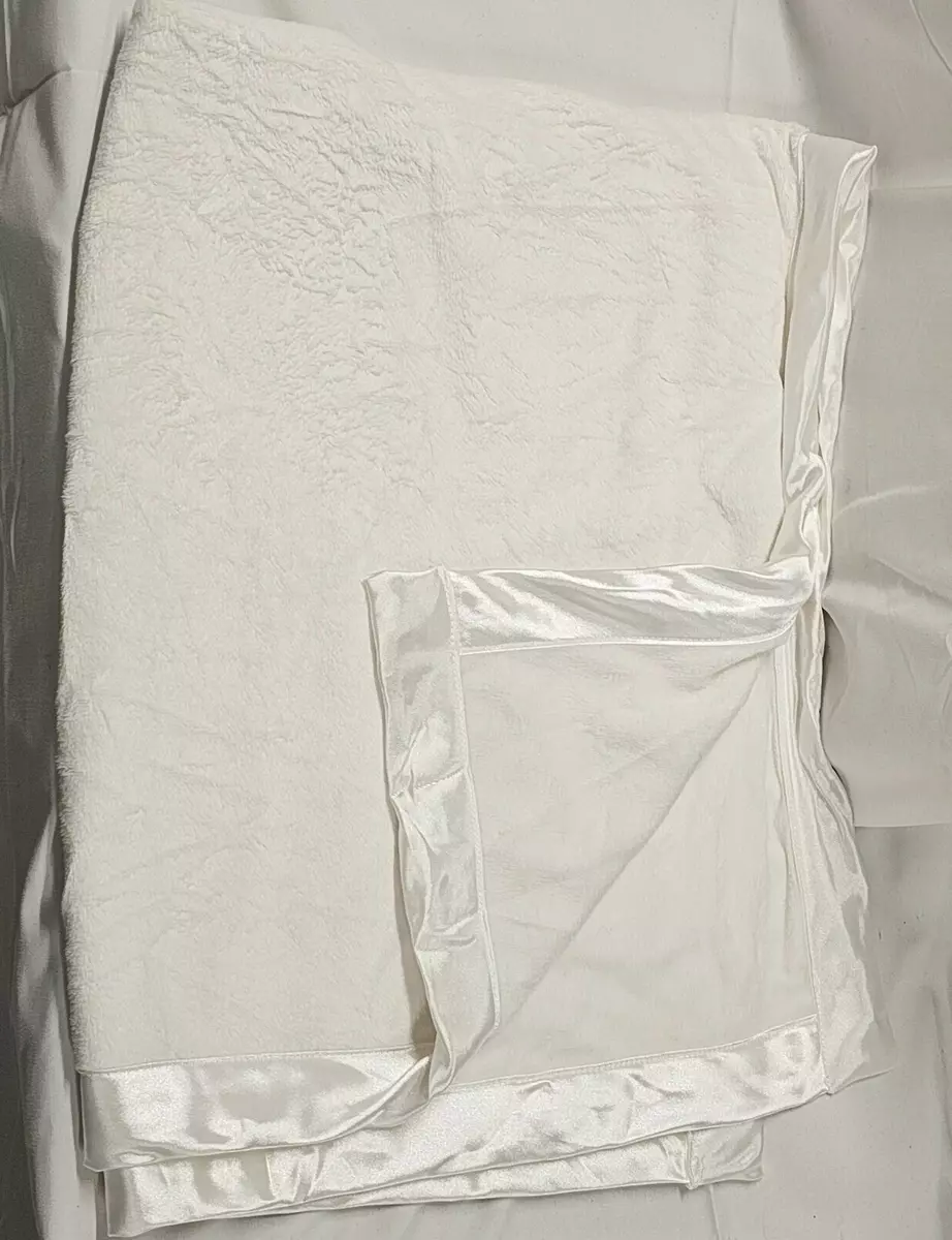 Baby blanket with satin trim and backing new arrivals