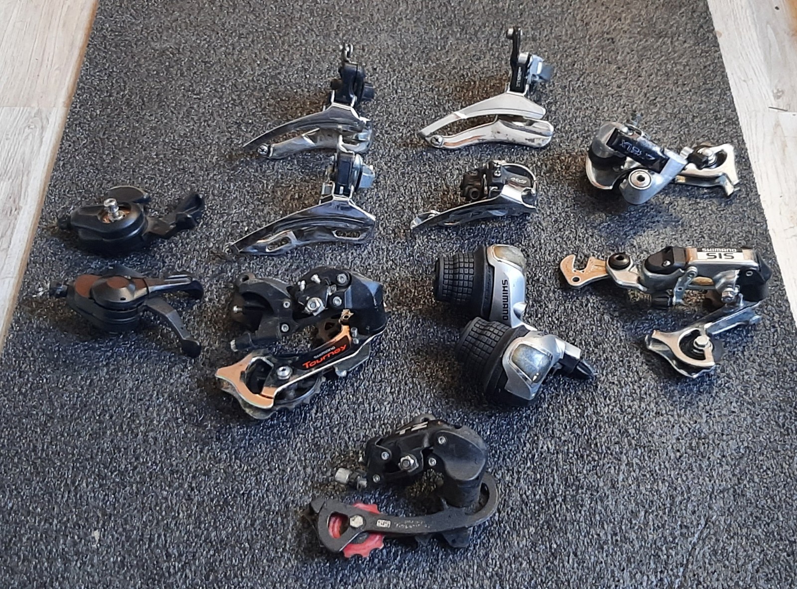 Set gruppi cambio Shimano Tourney SIS: leva cambio deragliatore 12 pezzi foto 2