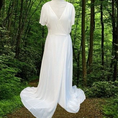 Lulus Maxikleid weiß creme fließend Wickel groß ätherisch Braut Fairycore