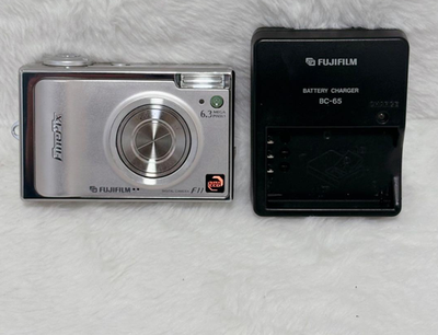 FUJIFILM FinePix F11 デジタルカメラ 【公式通販】