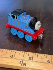 Thomas and Friends Gullane THOMAS. R8847 2009 B123