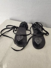 LaSCo Heart Sandals Womens Size 7.5 Black Leather Lace Up Flat Toe Thong Shoes