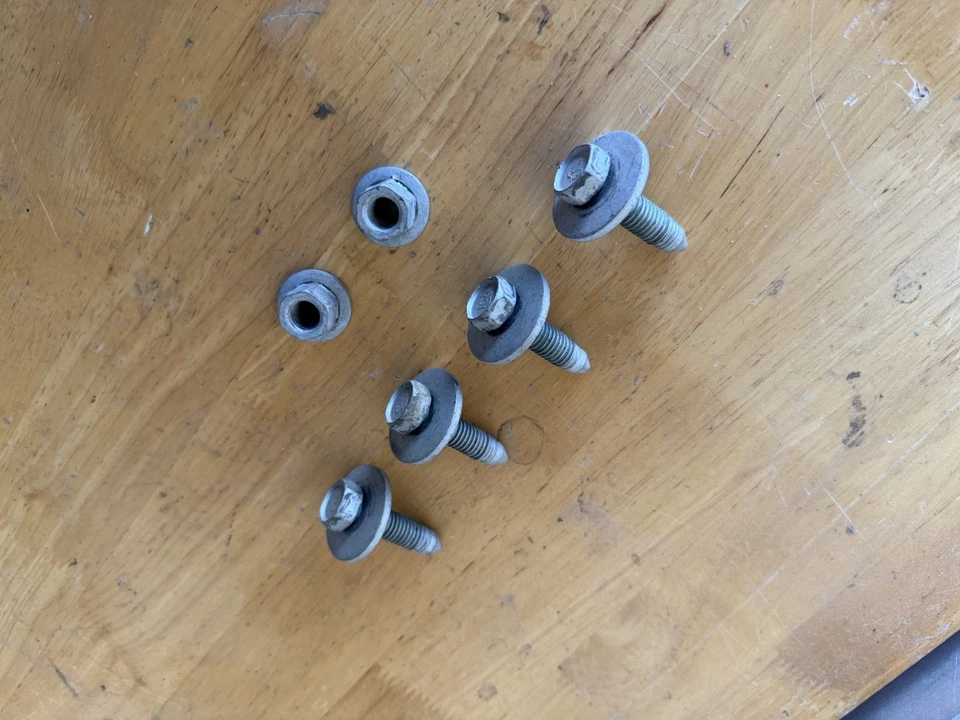 Pernos de montaje de parachoques trasero para camioneta Dodge Ram 2500 3500 2010-2025 OEM Foto 2 de 3