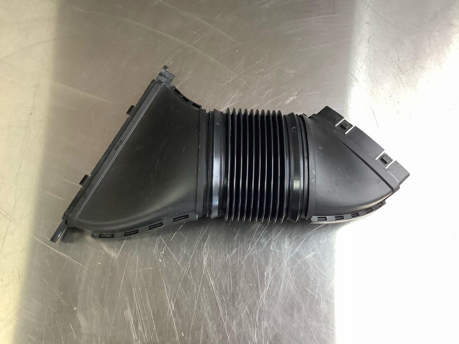 17-20 MASERATI Levante AWD 3.0 Engine Right Side Air Cleaner Intake 670031925