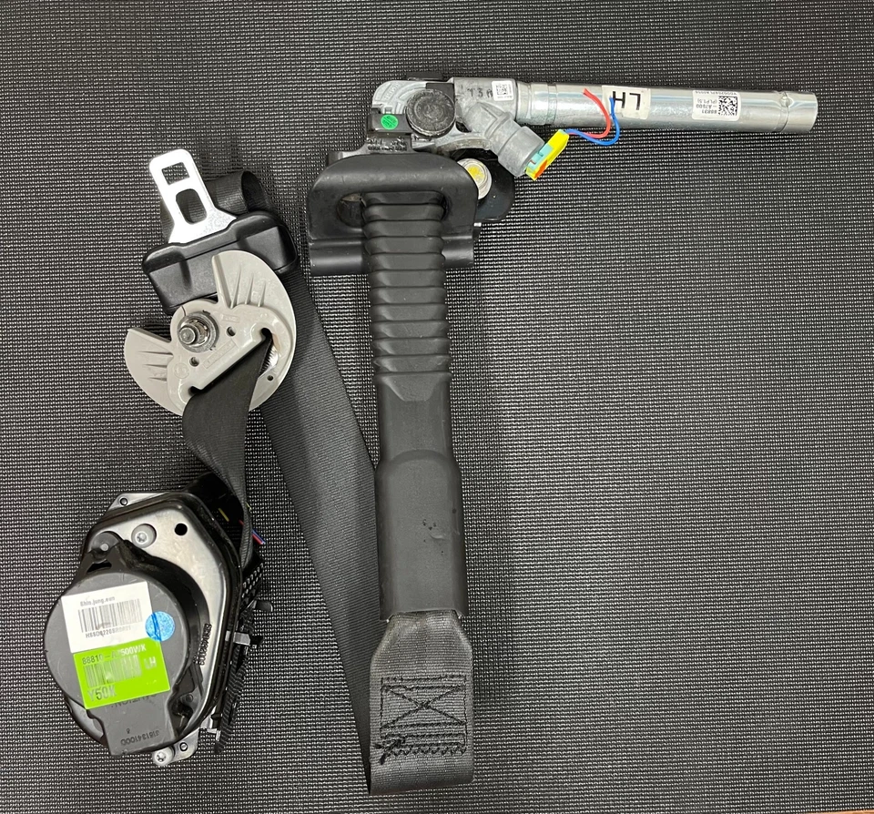 2014 2015 2016 2017 2018 Kia Forte Hatchback Front LEFT DRIVER Seat Belt OEM - Image 4 of 4