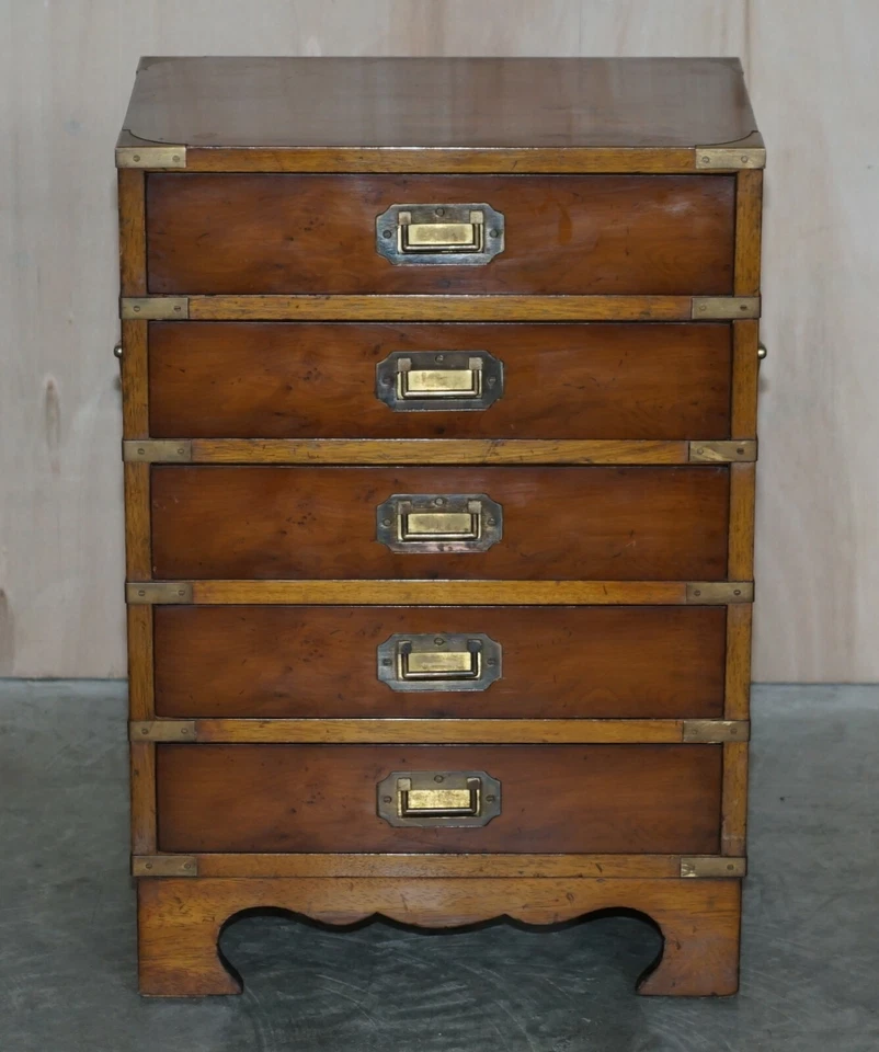 MESA AUXILIAR ESTILO CAMPAÑA MILITAR VINTAGE REBABAS NOGAL TAMAÑO CÓMODA Foto 3 de 4