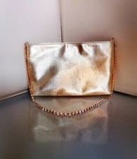 Pochette oro GEDEBE small  con dettagli manico in strass raso satinato 