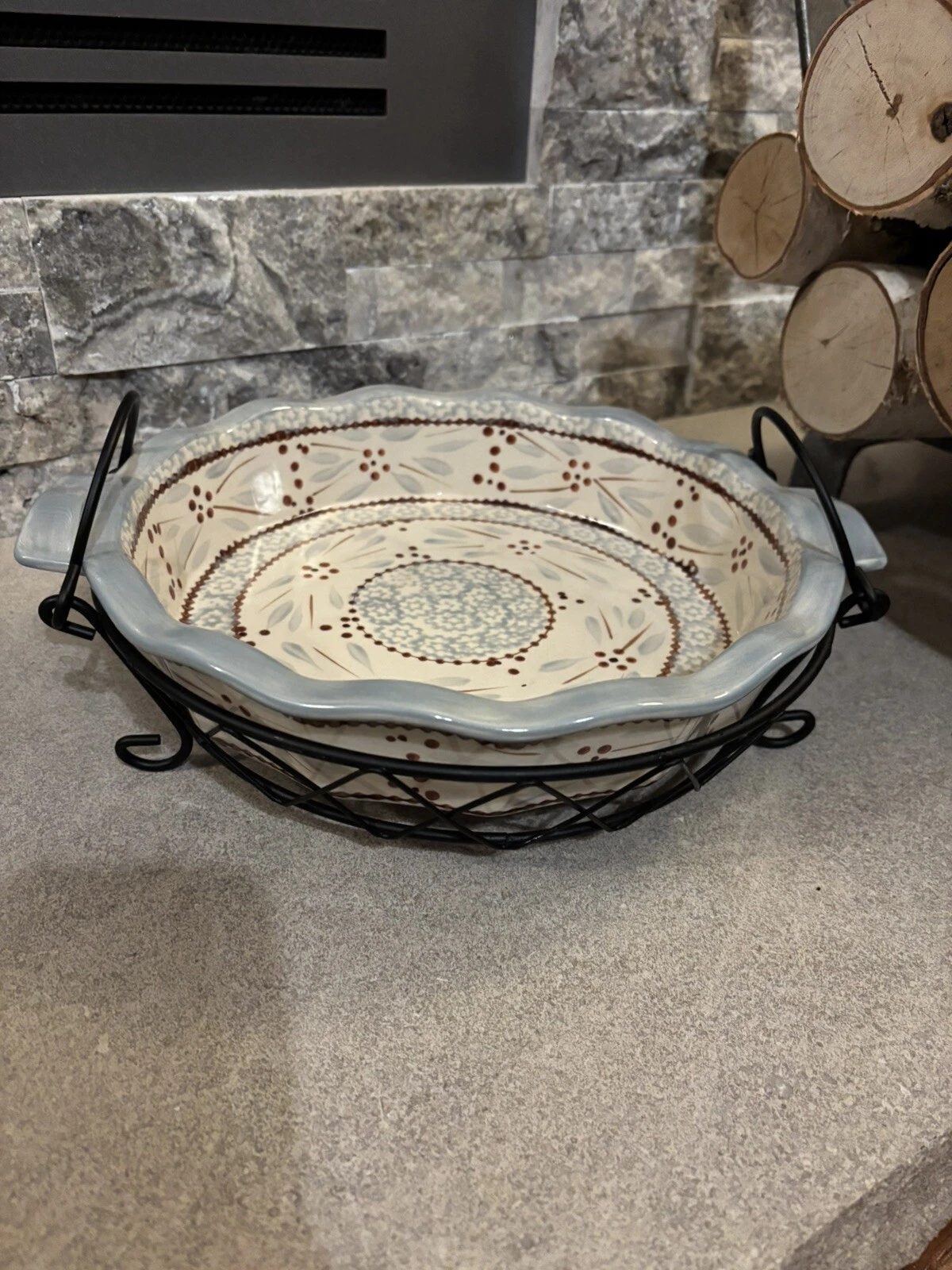 Temptations 9" Deep Dish Pie Plate Handles & Wire Holder Tara Old World Gray