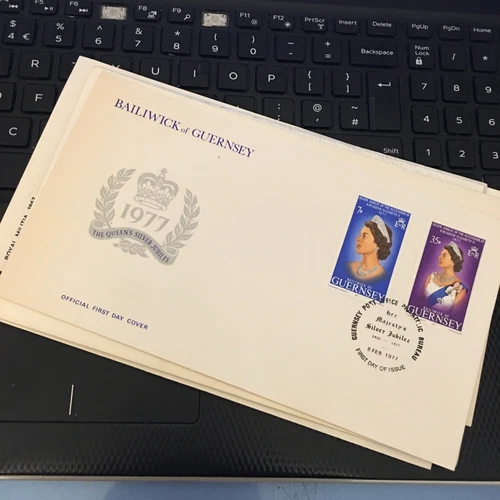 GB GUERNSEY  1977 THE QUEEN'S SILVER JUBILEE FIRST DAY COVER Unaddressed