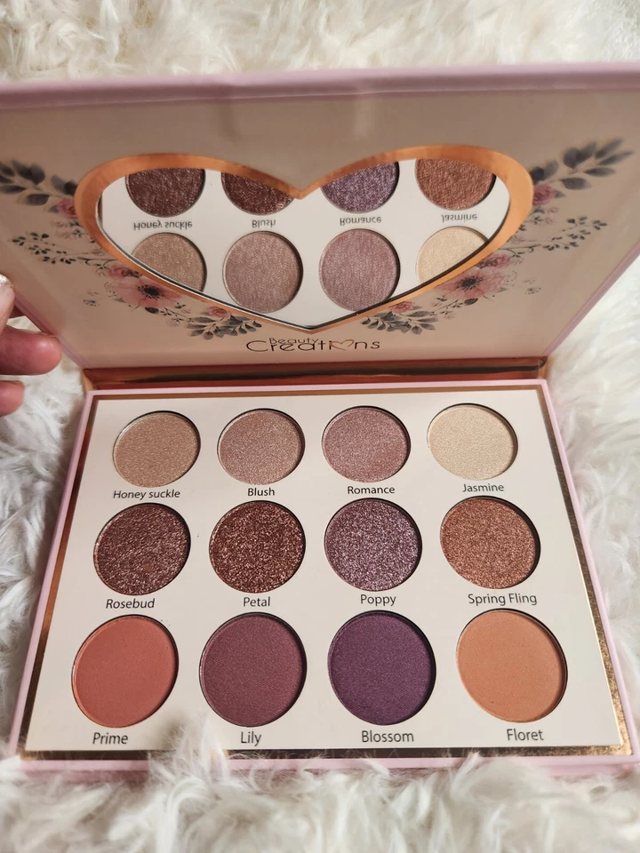 Creaciones de belleza Eye Bloom  Foto 3 de 4