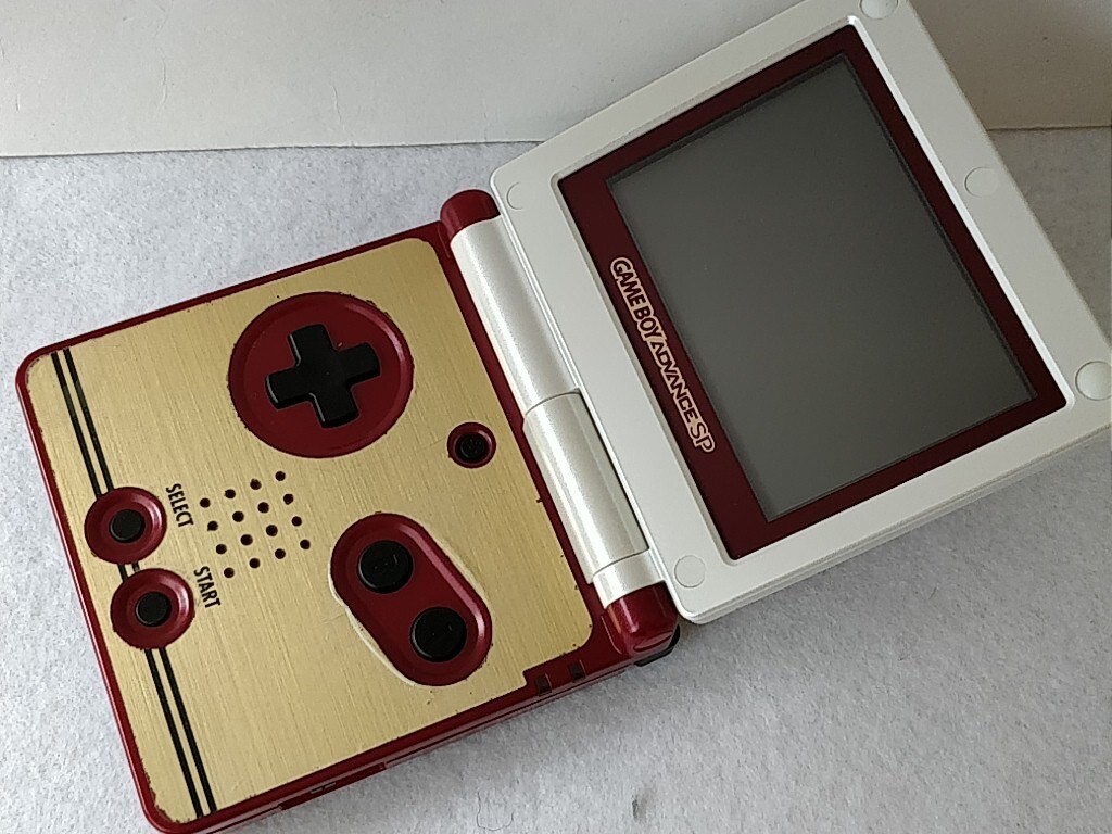 Gameboy Advance SP Famicom 20th Anniversary Limited Edition Gameboy Advance SP Famicom 20th Anniversary Limited Edition