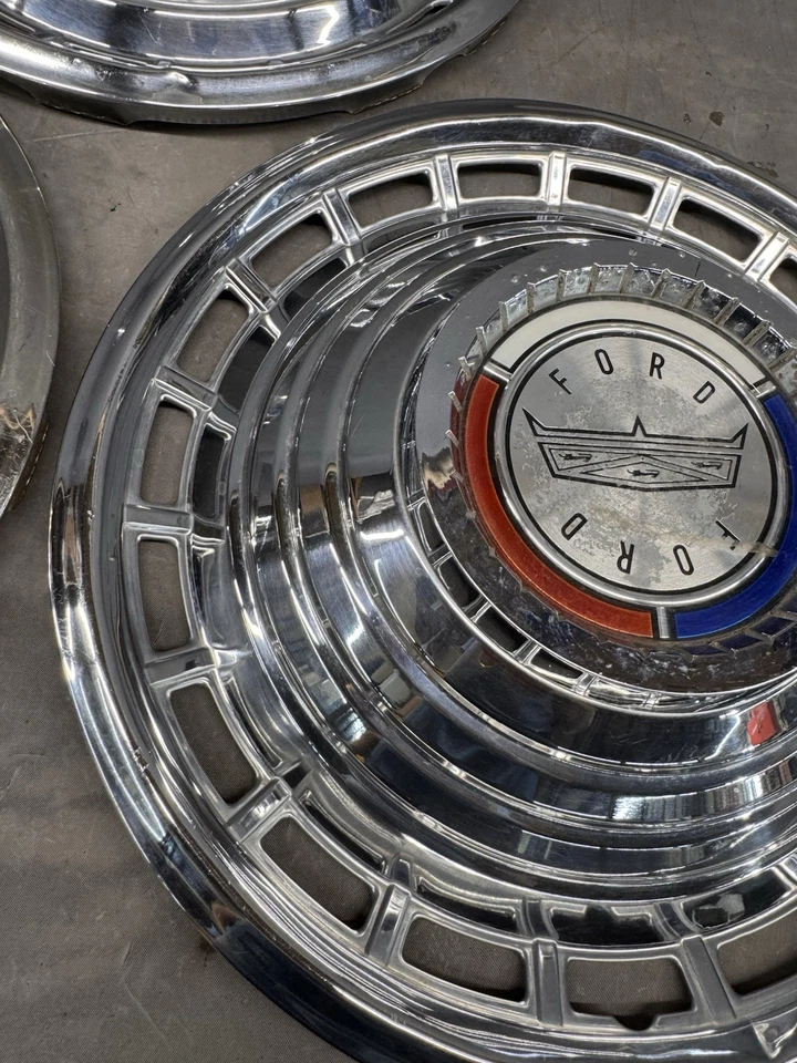 Ford Galaxie 500 XL 1963 tapacubos tapacubos cubiertas de rueda personalizado sedán rural fabricante de equipos originales Foto 3 de 4