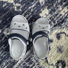 CROCS Size 8 Gray/Navy Crocband Sandal Unisex Boys/Girls Moulded Croslite Strap