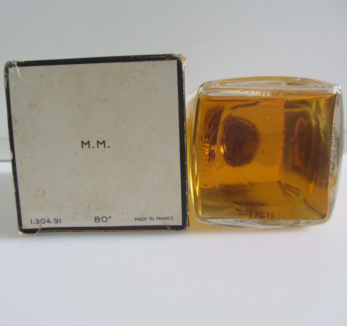 Eau de Toilette SPLASH M.M. Chanel N 19 de colección Botella 250ml SELLADA; caja como en la foto