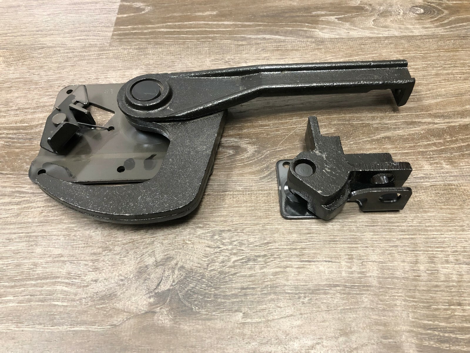 WHITING Style Door Lock and Keeper Roll Up Door Box Trucks and Storage