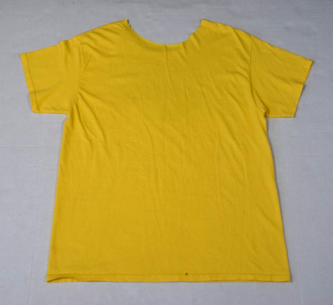 Band T-Shirt Red Hot Chili Peppers Size M Yellow Red Lips Cut Out Collar c.2020 image 3