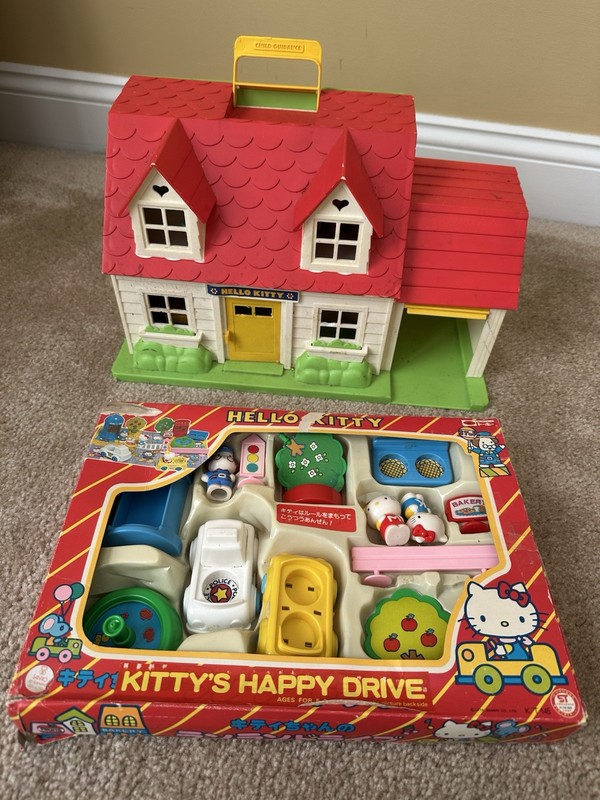 Hello kitty vintage Dollhouse, 1984 With Furniture And Extra Set Toy