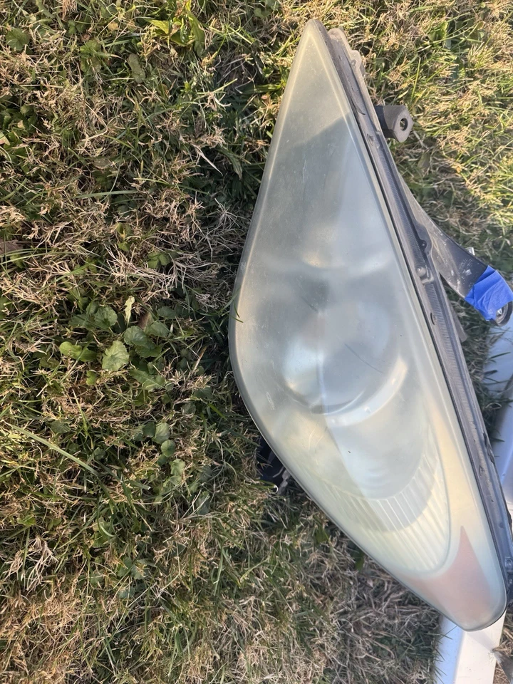 Toyota Solara Headlights with Bulbs. Pair. Used. Good Condition Just Yellowing - Imagem 3 de 4